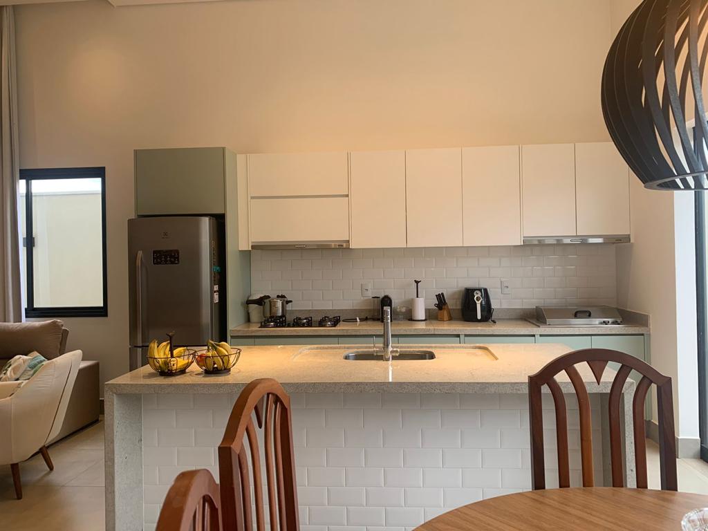 Casa a venda em condomínio fechado mobiliada