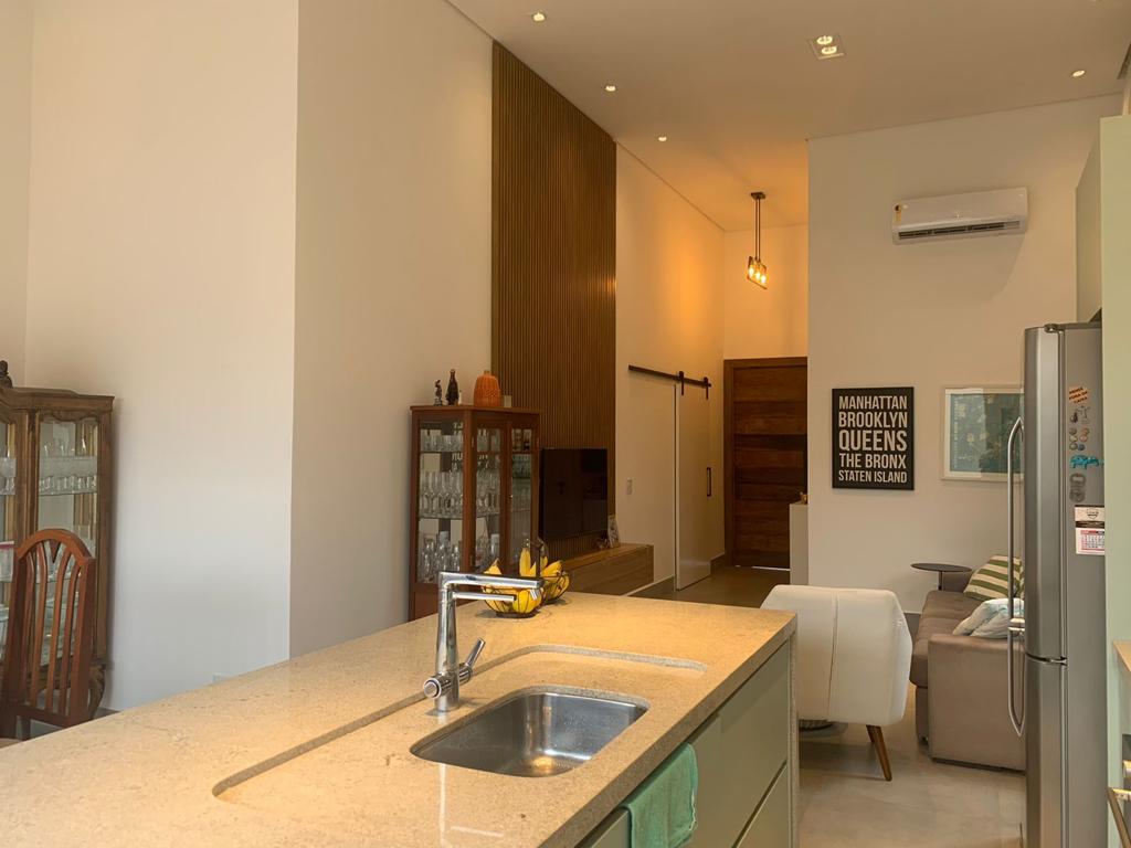 Casa a venda em condomínio fechado mobiliada