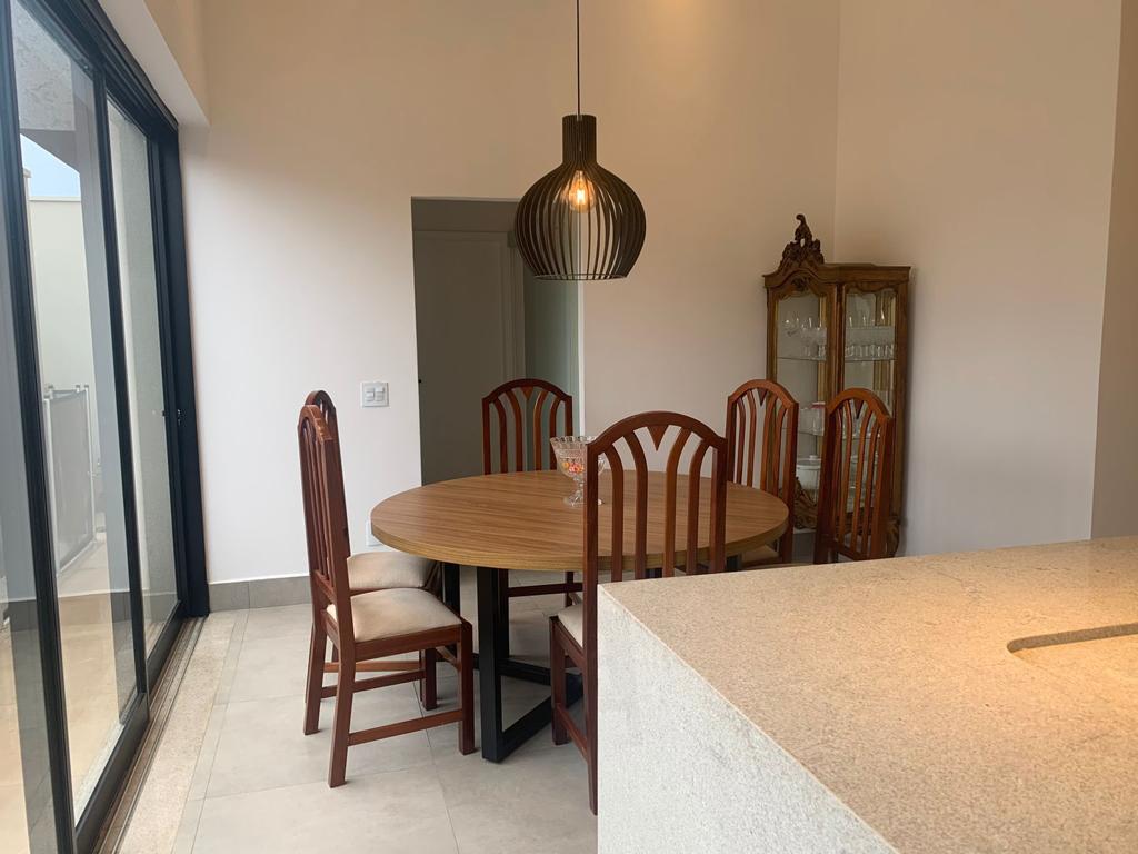 Casa a venda em condomínio fechado mobiliada