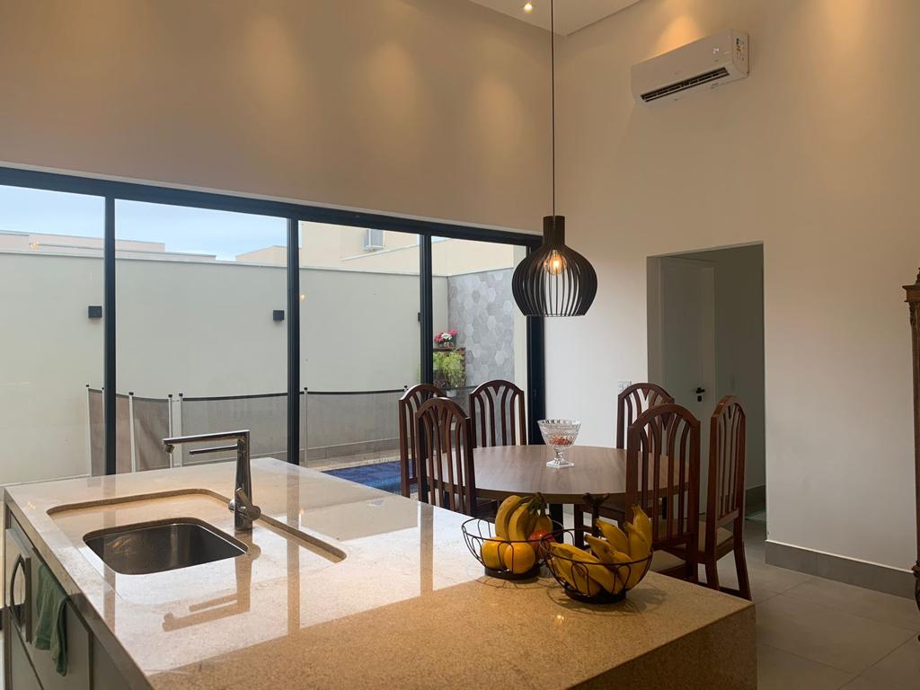 Casa a venda em condomínio fechado mobiliada