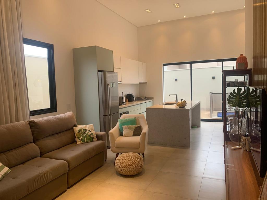 Casa a venda em condomínio fechado mobiliada