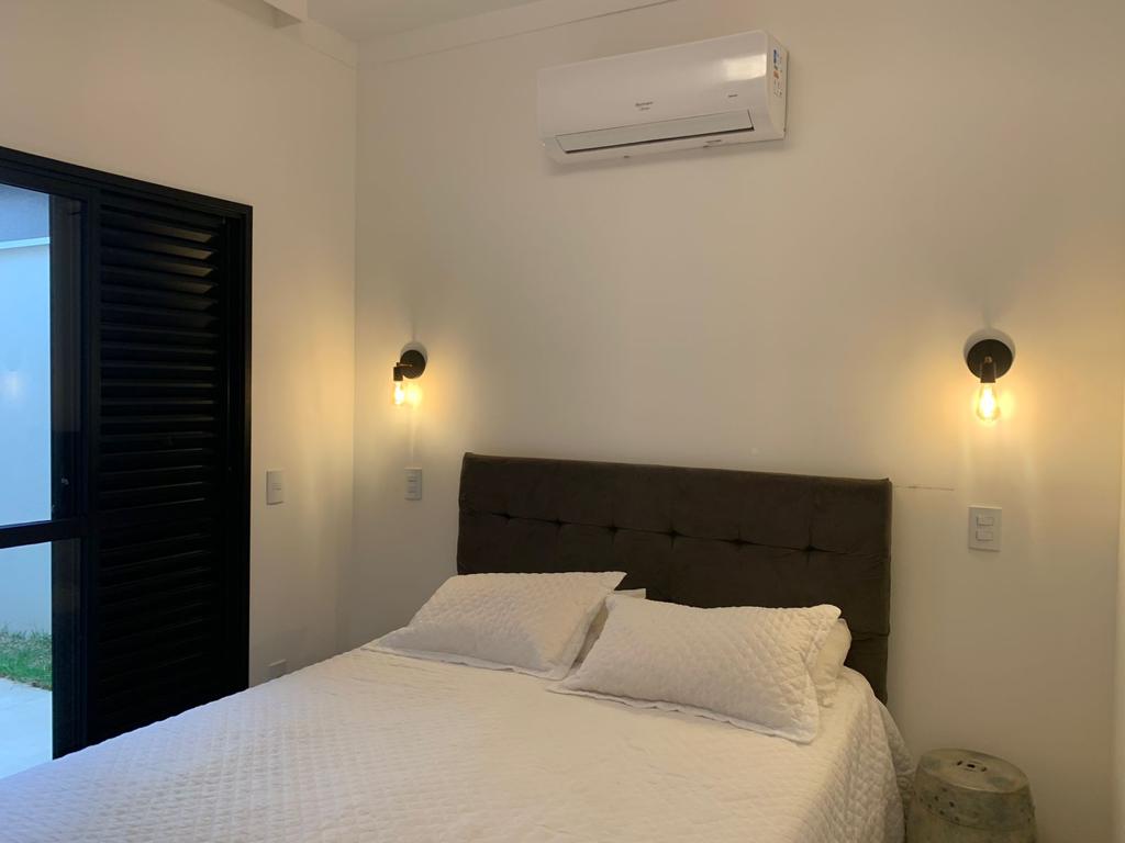 Casa a venda em condomínio fechado mobiliada