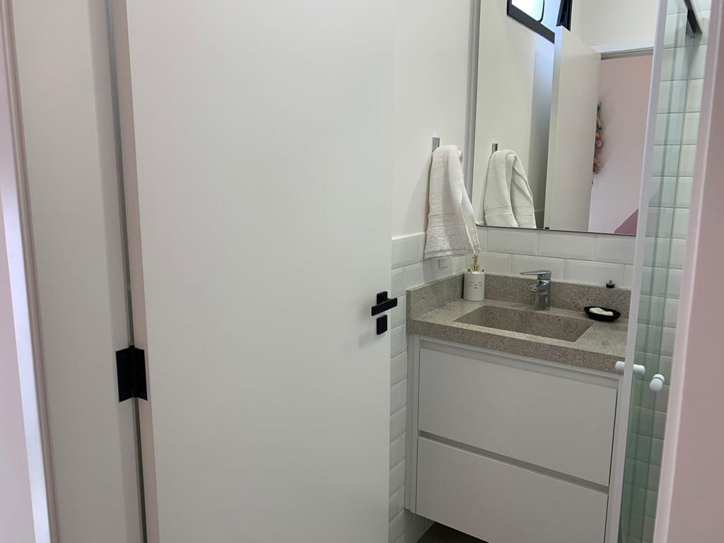 Casa a venda em condomínio fechado mobiliada