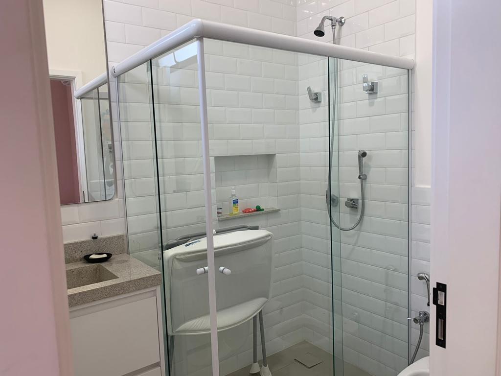 Casa a venda em condomínio fechado mobiliada