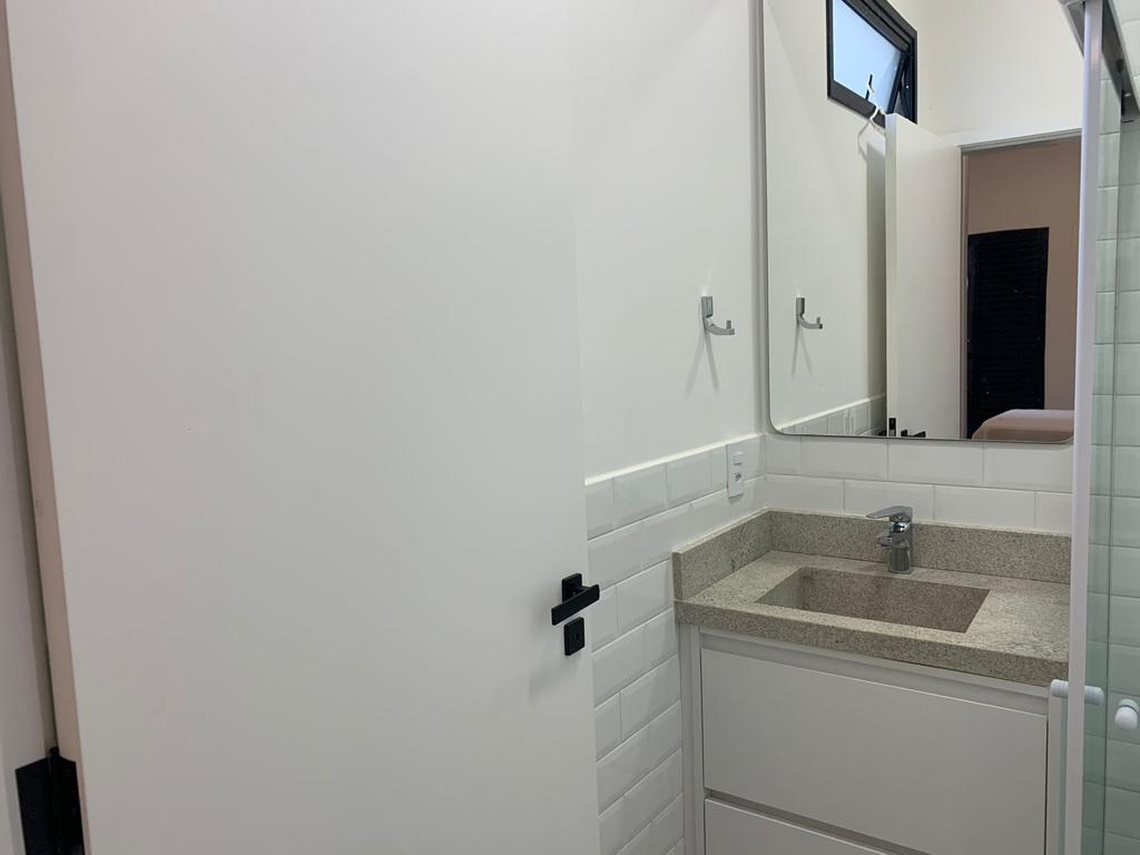 Casa a venda em condomínio fechado mobiliada