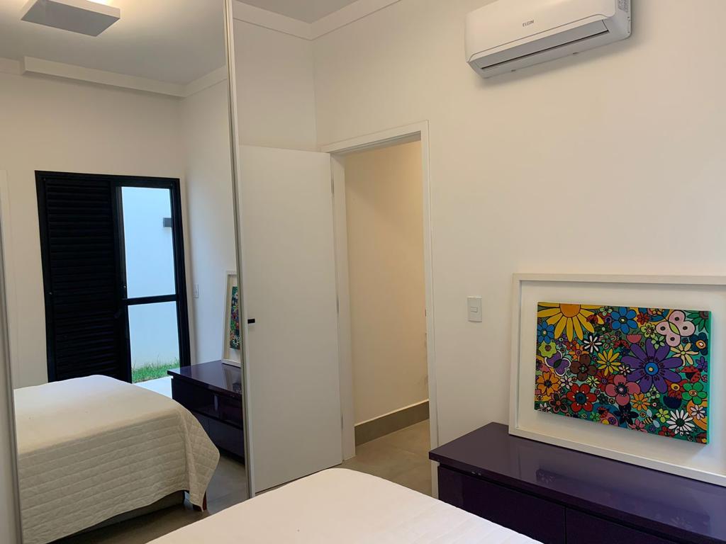 Casa a venda em condomínio fechado mobiliada