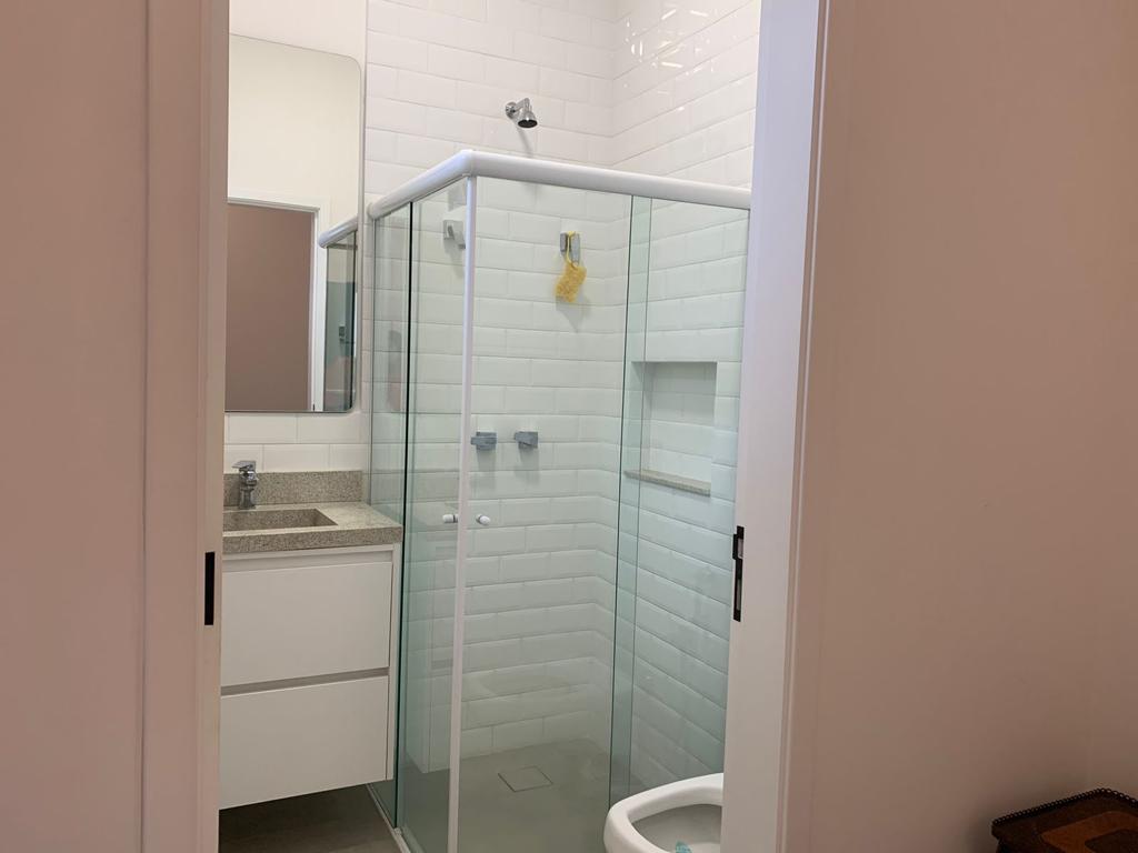 Casa a venda em condomínio fechado mobiliada