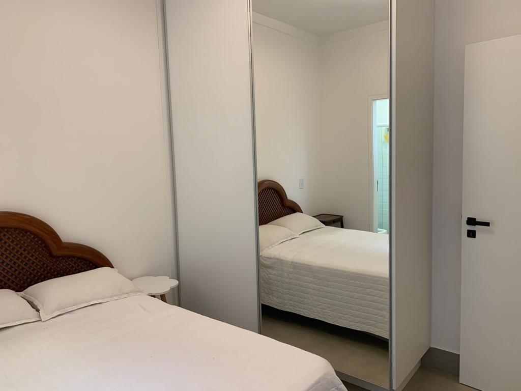 Casa a venda em condomínio fechado mobiliada