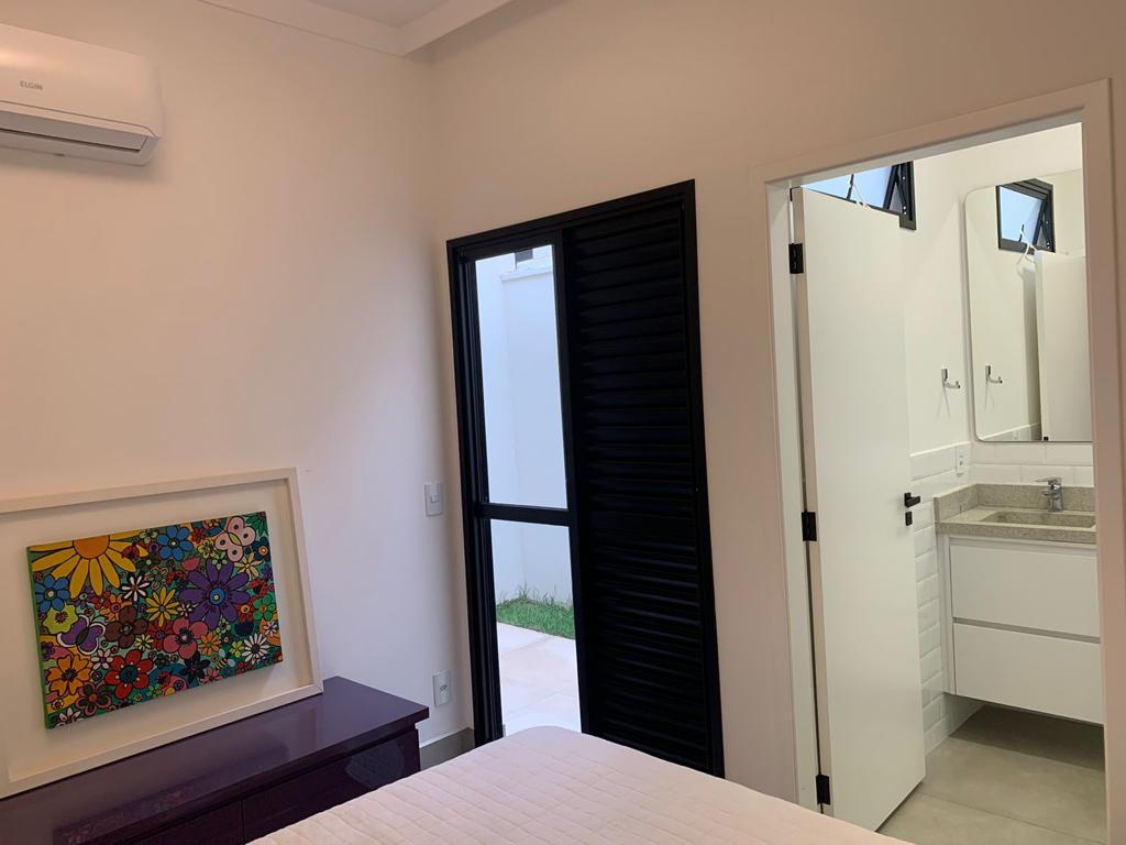 Casa a venda em condomínio fechado mobiliada