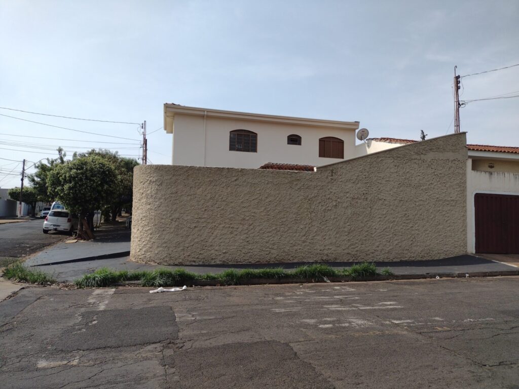 Casa a venda, 100 metros da Represa Municipal