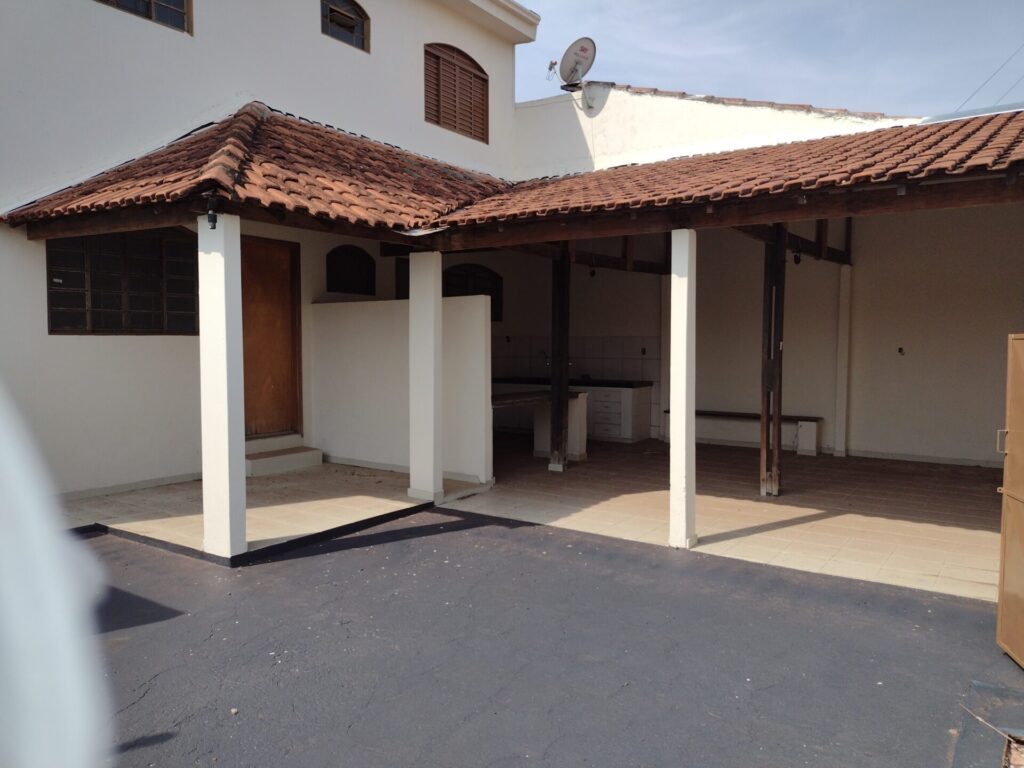 Casa a venda, 100 metros da Represa Municipal