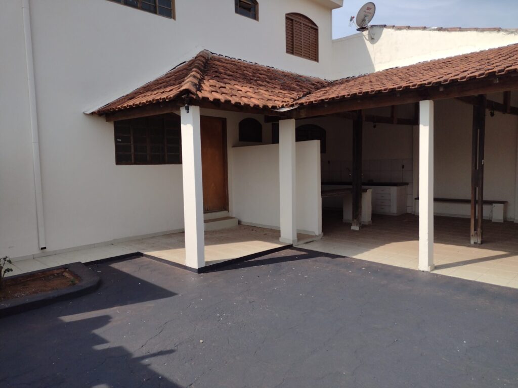 Casa a venda, 100 metros da Represa Municipal