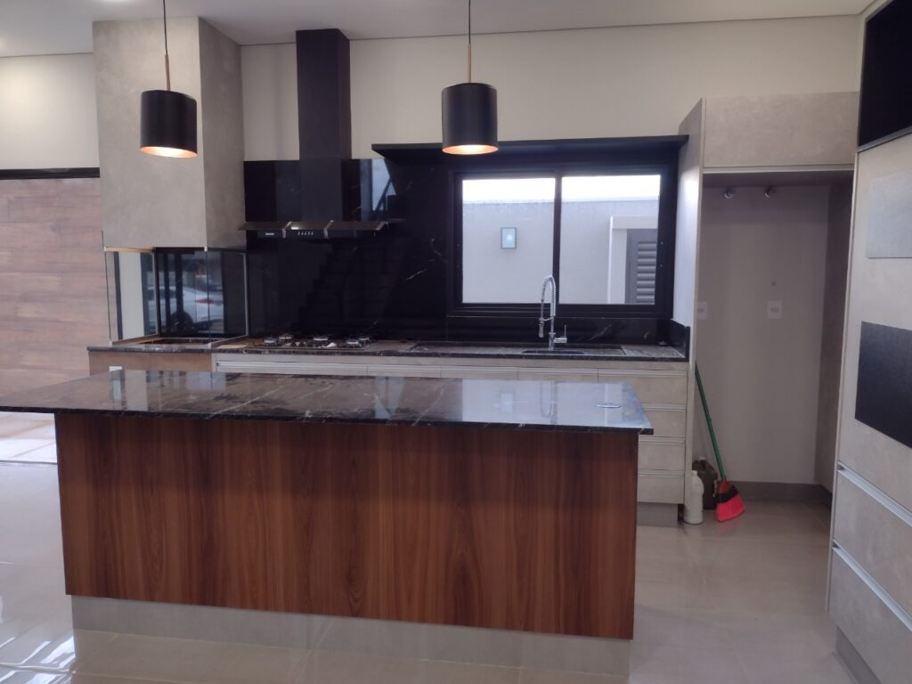 Casa a venda condomínio Figueira II