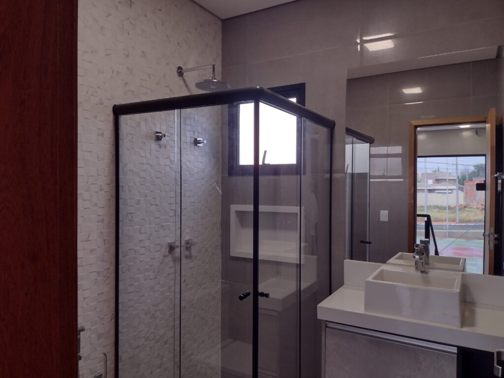 Casa a venda condomínio Figueira II