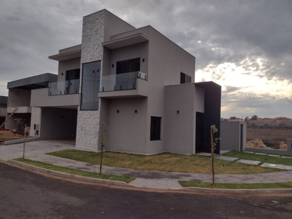 Casa a venda condomínio Figueira II