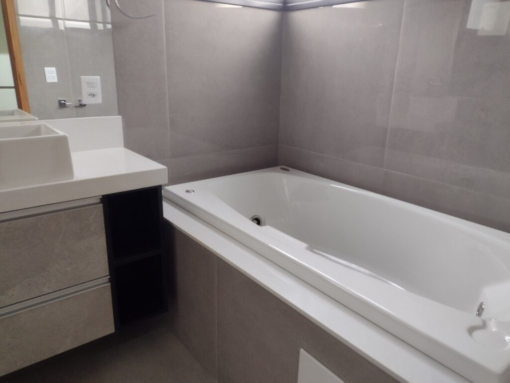 Casa a venda condomínio Figueira II