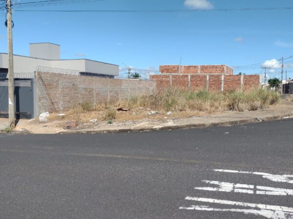 Terreno a Venda Esquina Res. Mirante $ 129.000,00- 225m²