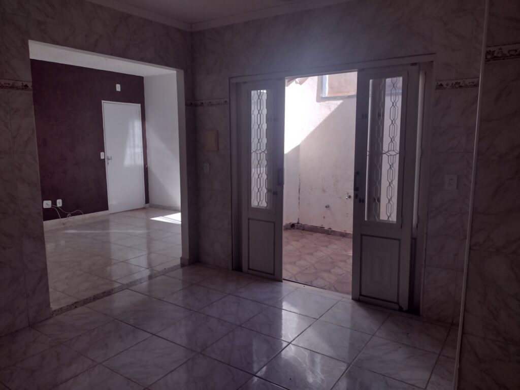 Vende-se Casa Cond. Fechado 2 dormitórios –  $ 250.000,00