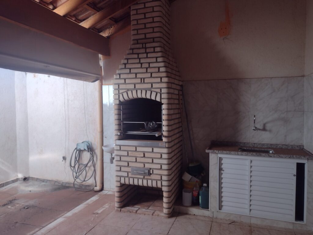 Vende-se Casa Cond. Fechado 2 dormitórios –  $ 250.000,00