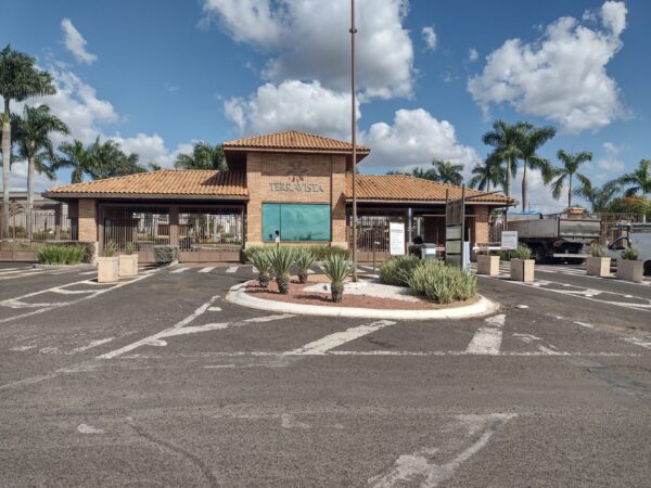 Vende-se Terreno Cond. Terra Vista- $ 300.000,00