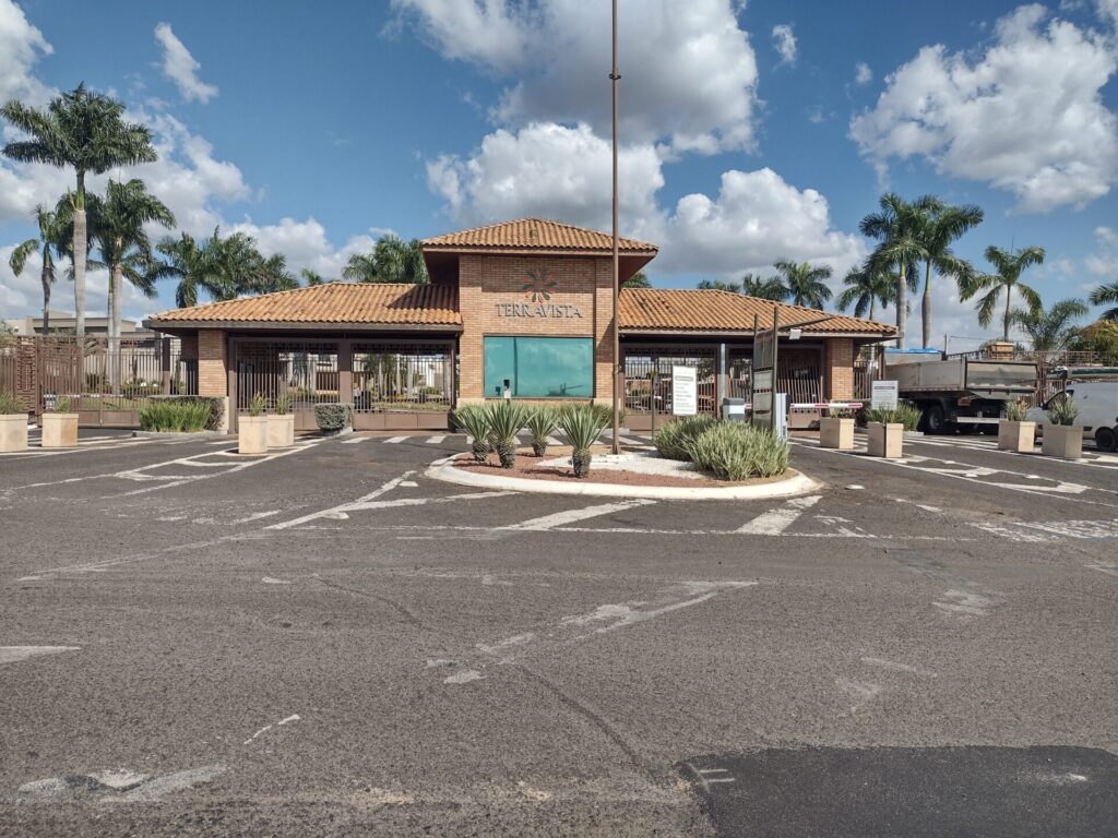 Vende-se Terreno Cond. Terra Vista- $ 300.000,00