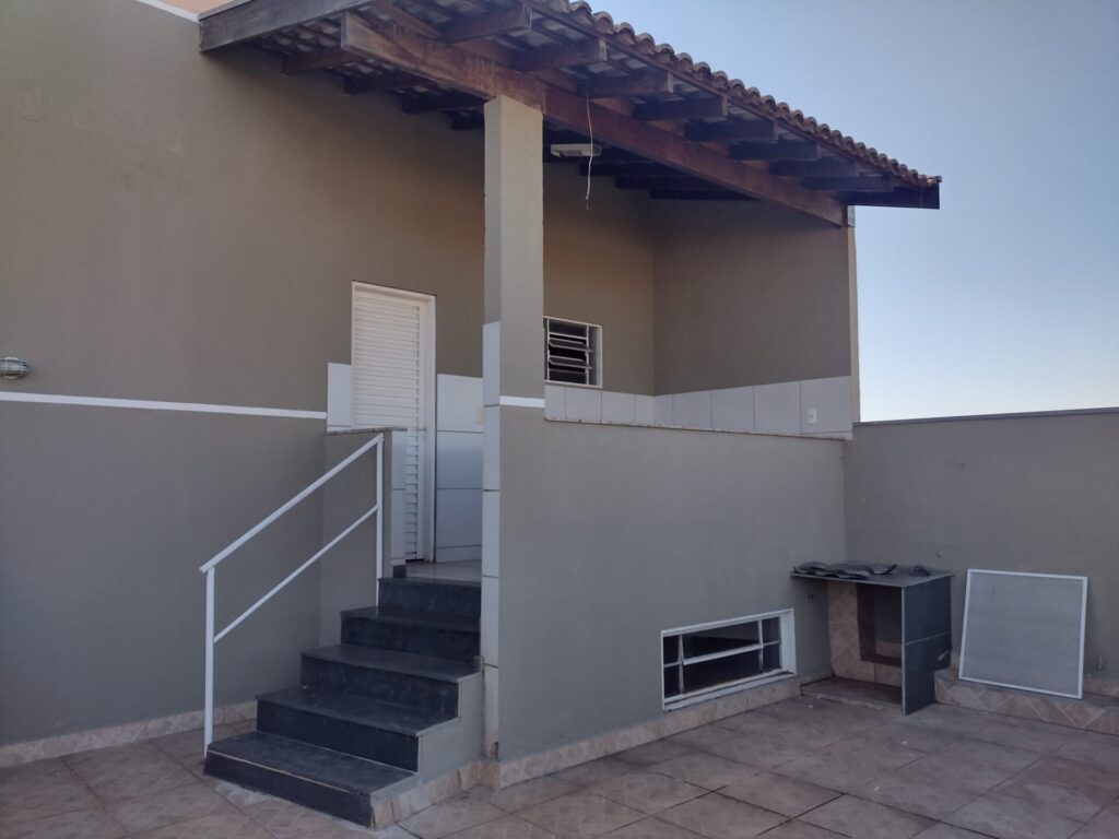 Vende-se Apto Cobertura ( NOVO ) Jd. Antonieta $ 220.000,00