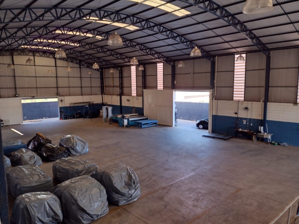 Vende-se Salão Industrial $ 4.000.000,00