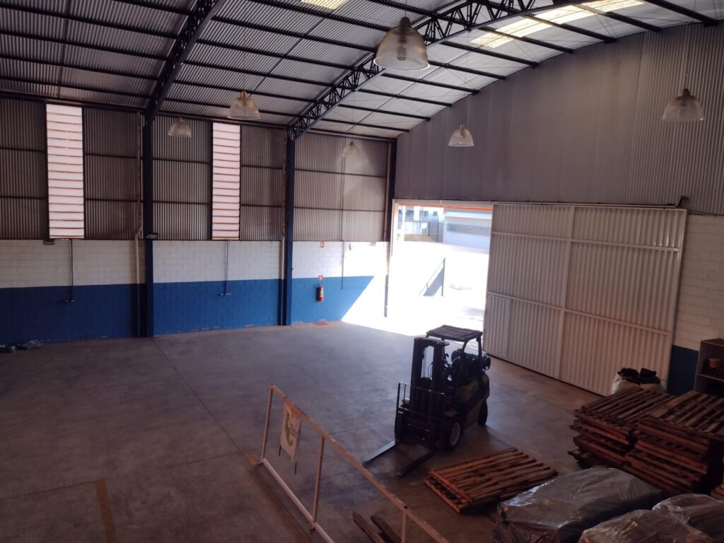 Vende-se Salão Industrial $ 4.000.000,00