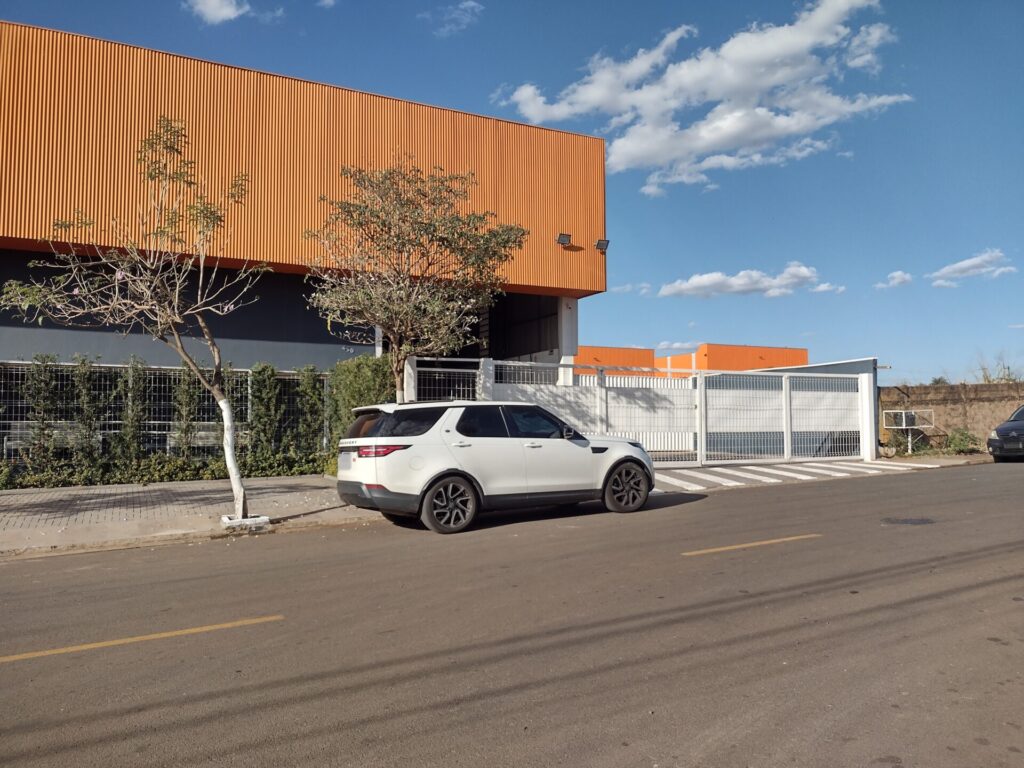 Vende-se Salão Industrial $ 4.000.000,00