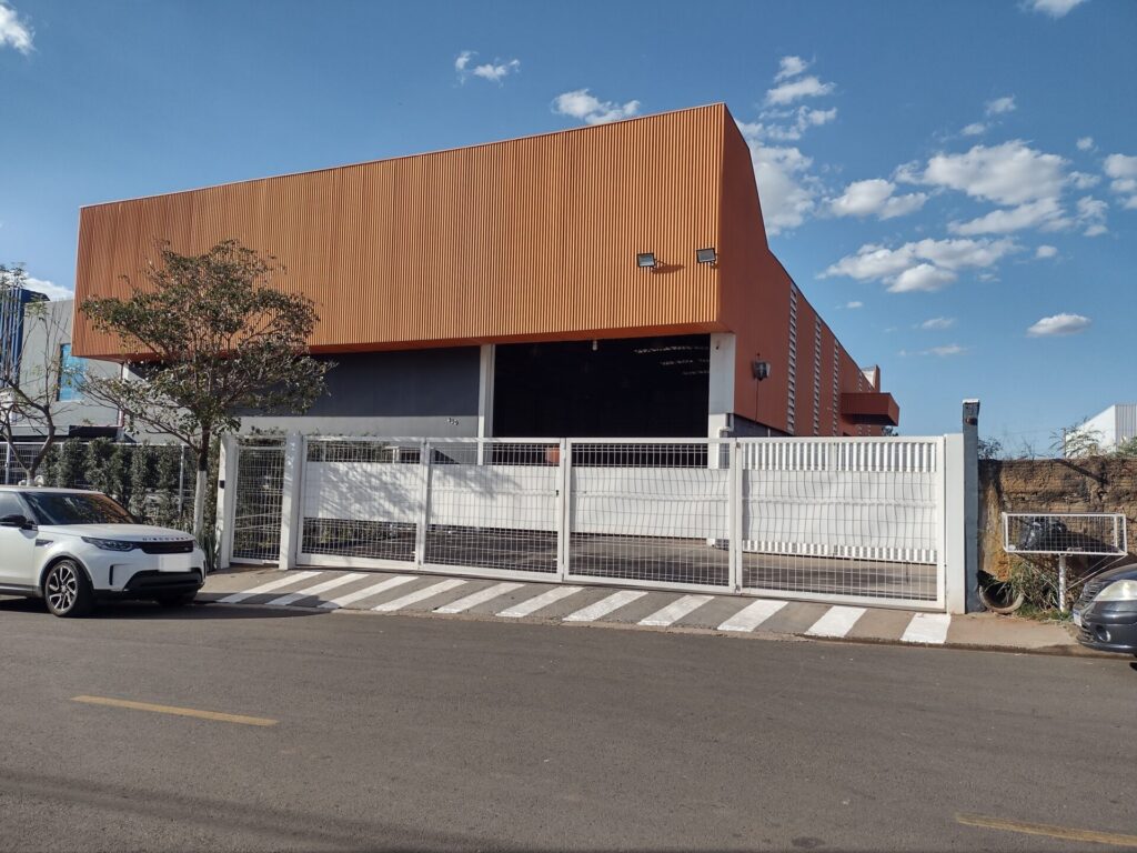 Vende-se Salão Industrial $ 4.000.000,00