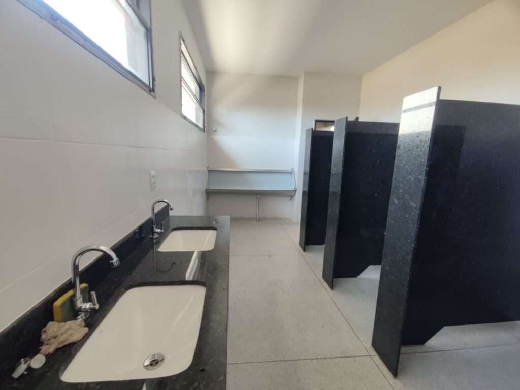 Vende-se Salão Industrial 1.400m² $ 7.500.000,00