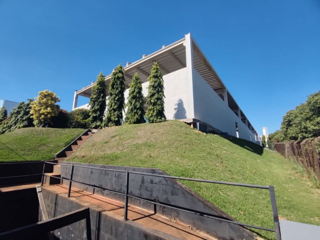 Vende-se Salão Industrial 1.400m² $ 7.500.000,00