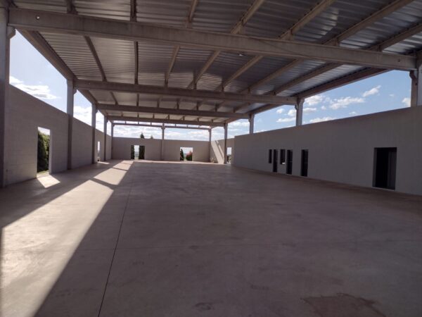 Vende-se Salão Industrial 1.400m² $ 7.500.000,00