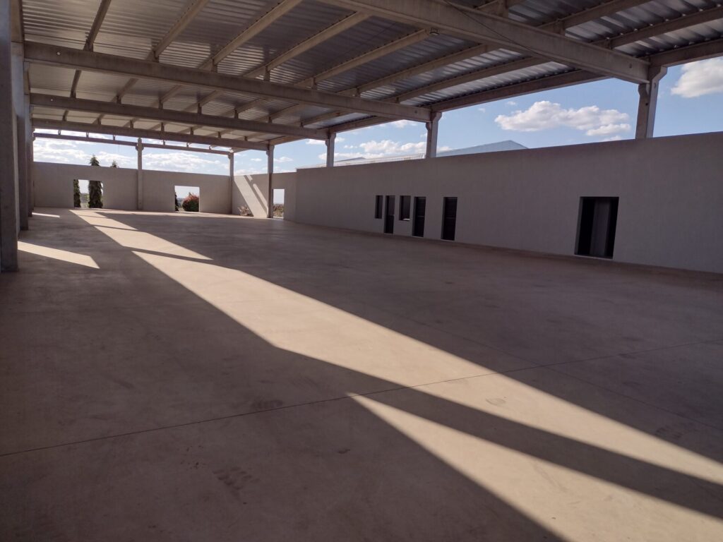 Vende-se Salão Industrial 1.400m² $ 7.500.000,00