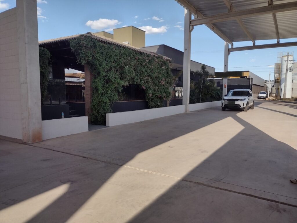 Vende-se Salão Industrial 1.400m² $ 7.500.000,00
