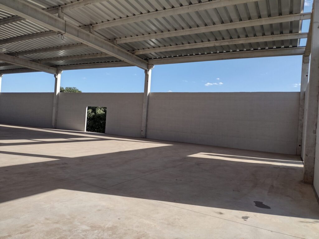 Vende-se Salão Industrial 1.400m² $ 7.500.000,00