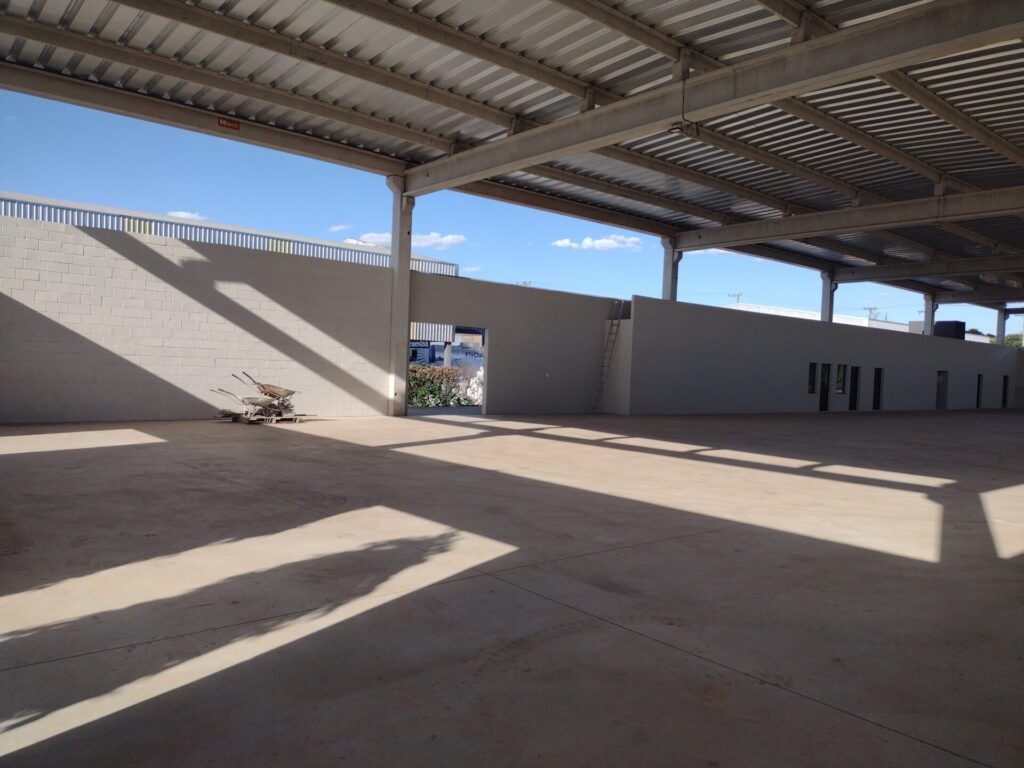 Vende-se Salão Industrial 1.400m² $ 7.500.000,00