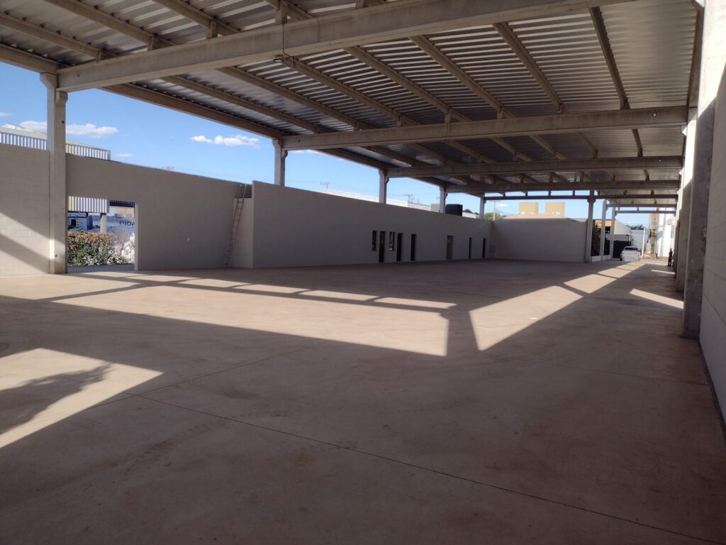 Vende-se Salão Industrial 1.400m² $ 7.500.000,00