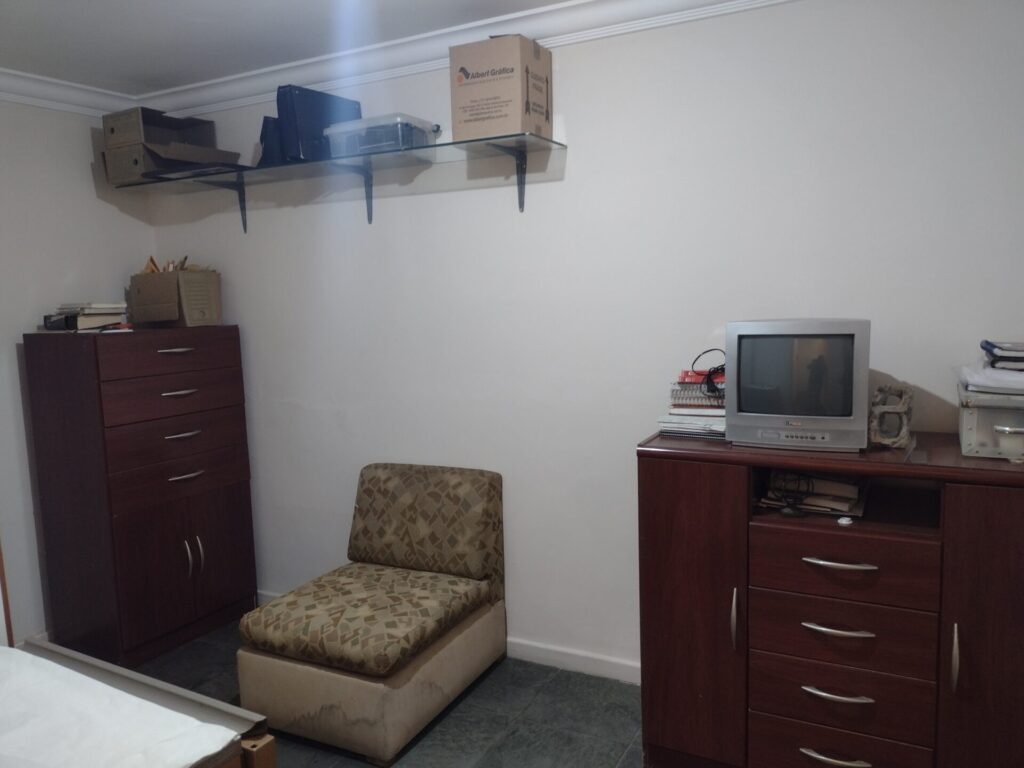 Aluga-se na Vila Santa Cruz de esquina consultório/escritório $ 3.000,00 mobiliado ou não