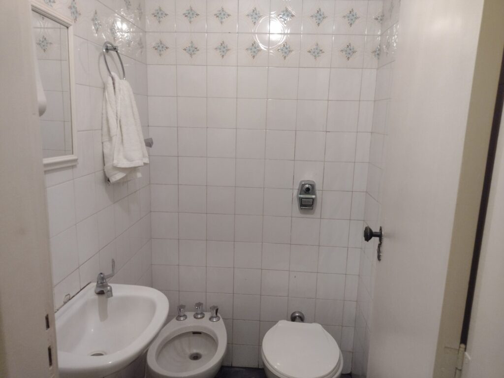 Aluga-se na Vila Santa Cruz de esquina consultório/escritório $ 3.000,00 mobiliado ou não