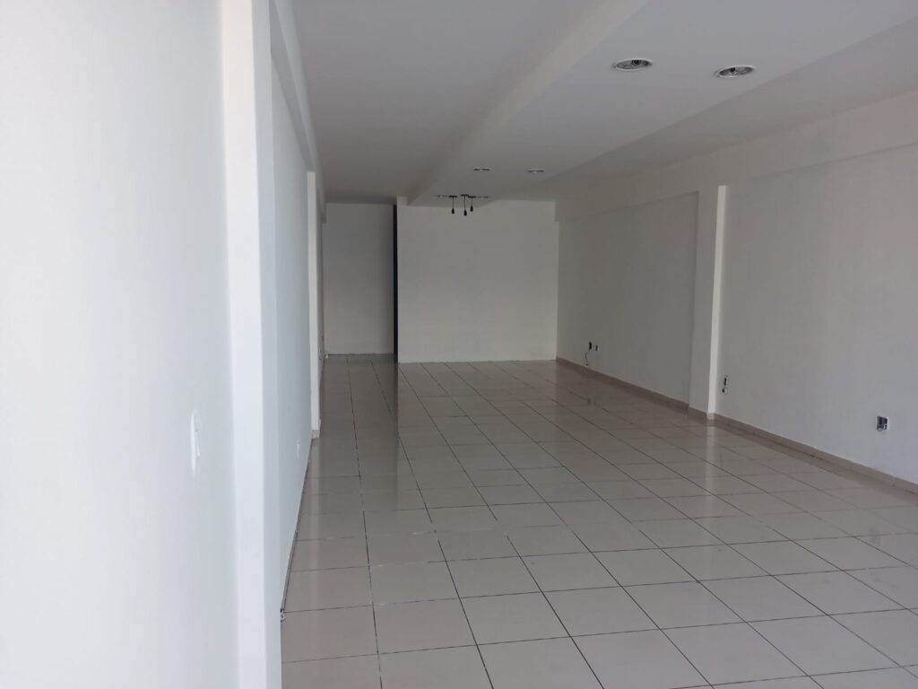 Aluga-se Sala Comercial Térrea no Centro $ 3.000,00