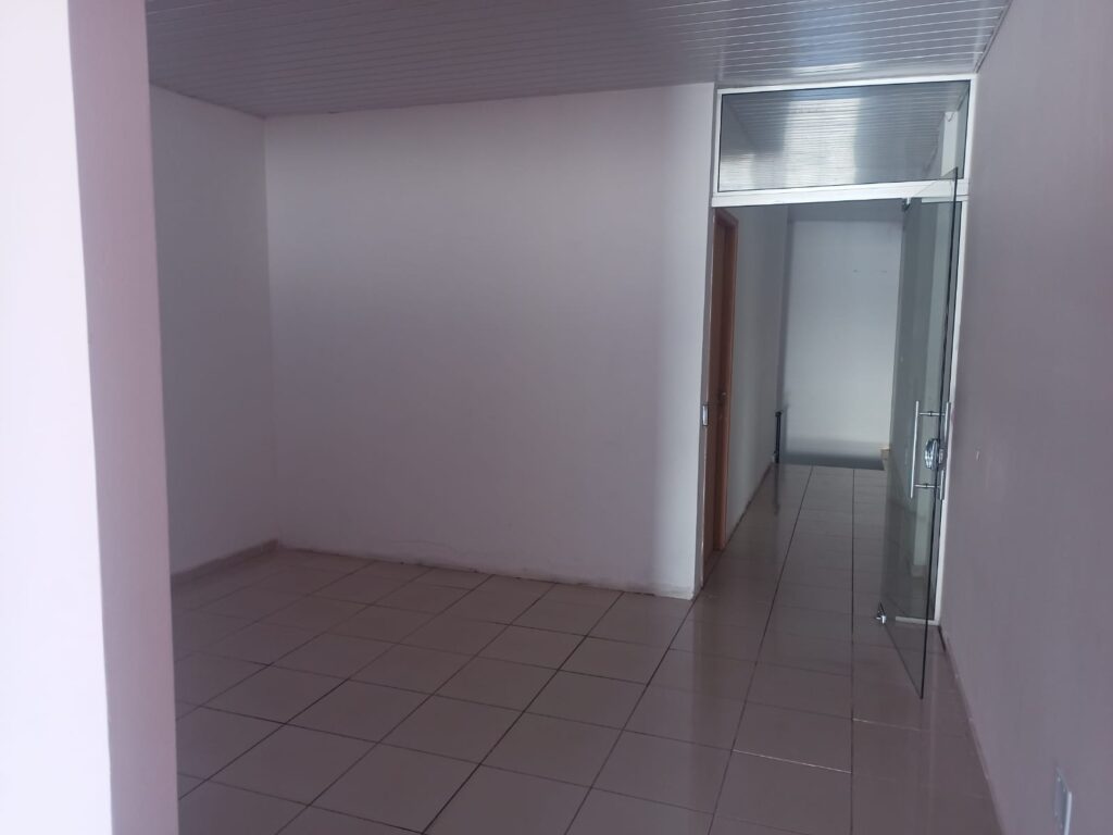 Aluga-se Sala Comercial Térrea no Centro $ 3.000,00