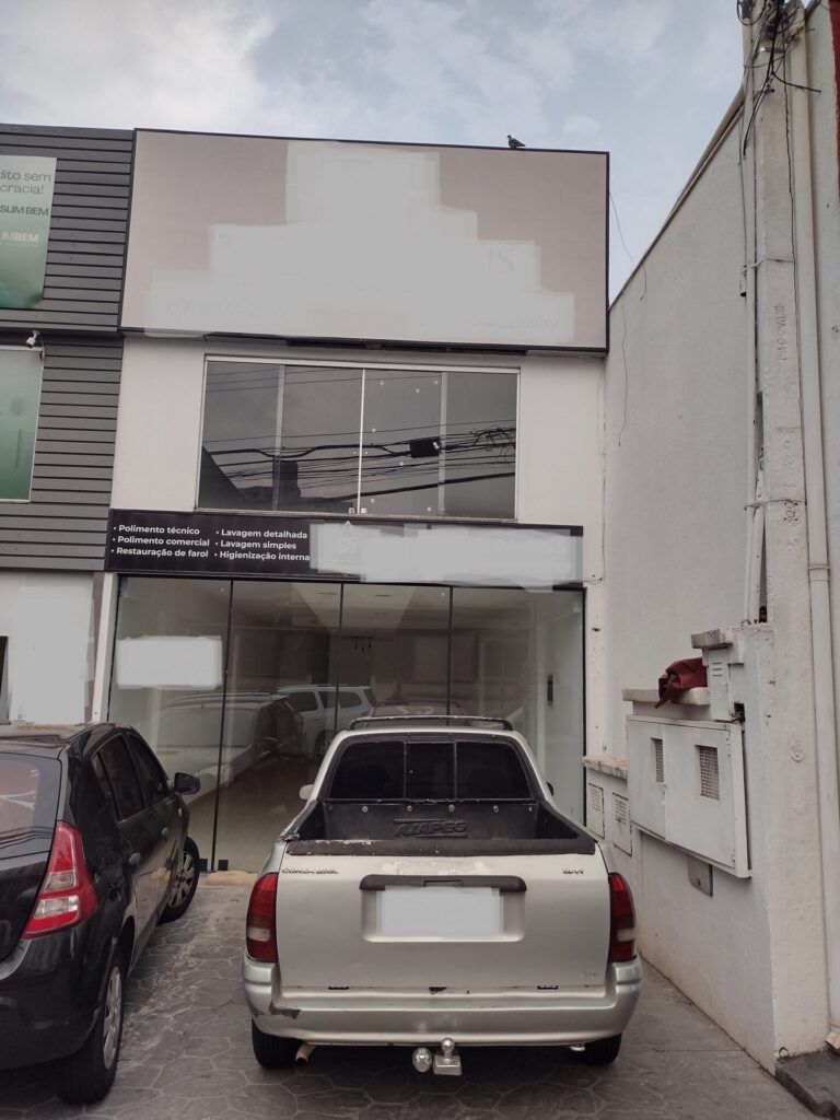 Aluga-se Sala Comercial Térrea no Centro $ 3.000,00
