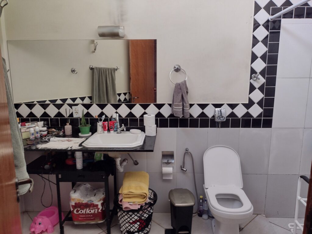 Vende-se Casa c/ edícula + salão na Vila Maceno $ 450.000,00