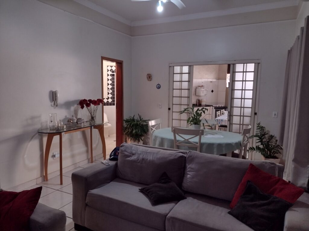 Vende-se Casa c/ edícula + salão na Vila Maceno $ 450.000,00