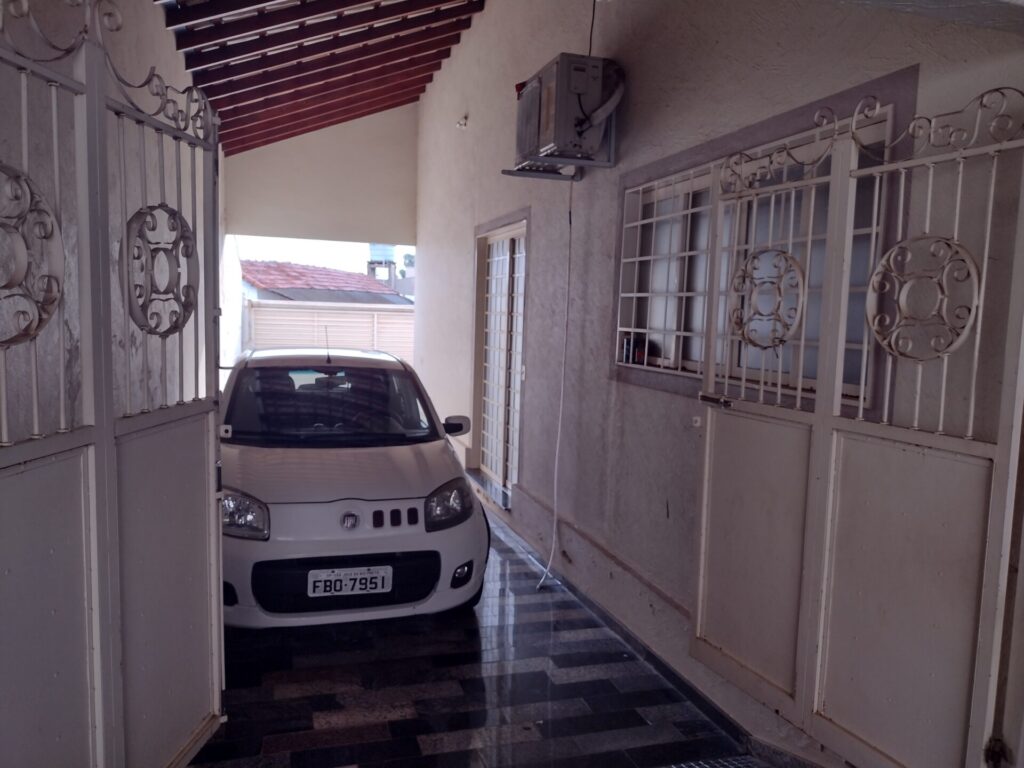 Vende-se Casa c/ edícula + salão na Vila Maceno $ 450.000,00