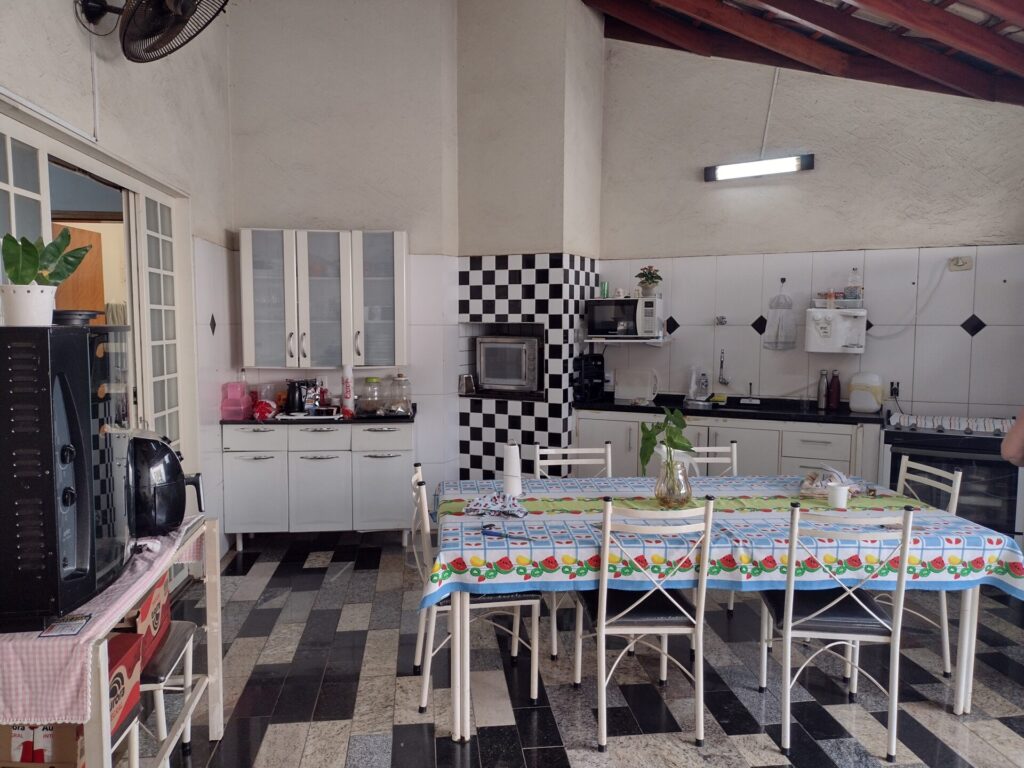 Vende-se Casa c/ edícula + salão na Vila Maceno $ 450.000,00