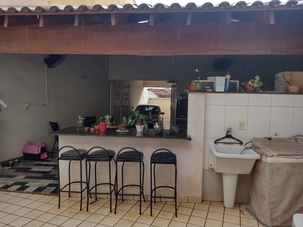 Vende-se Casa c/ edícula + salão na Vila Maceno $ 450.000,00