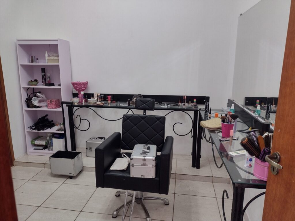 Vende-se Casa c/ edícula + salão na Vila Maceno $ 450.000,00