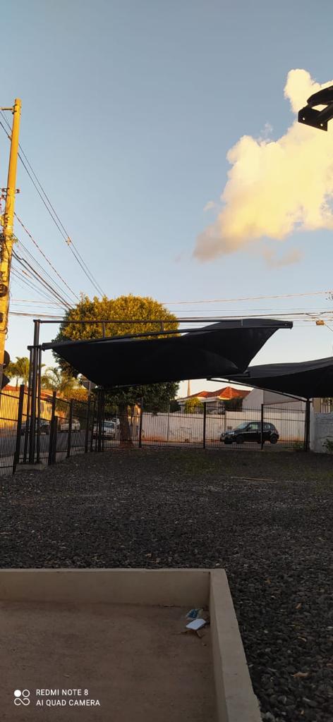 Aluga-se Imóvel Comercial de esquina na Santa Cruz $ 3.000,00